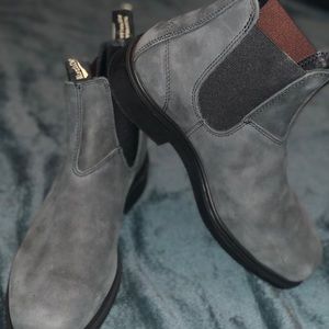 NWOT Mens BLUNDSTONE boots SIZE 8 AUSTRALIAN = 9 Men’s USA / 11 Women’s